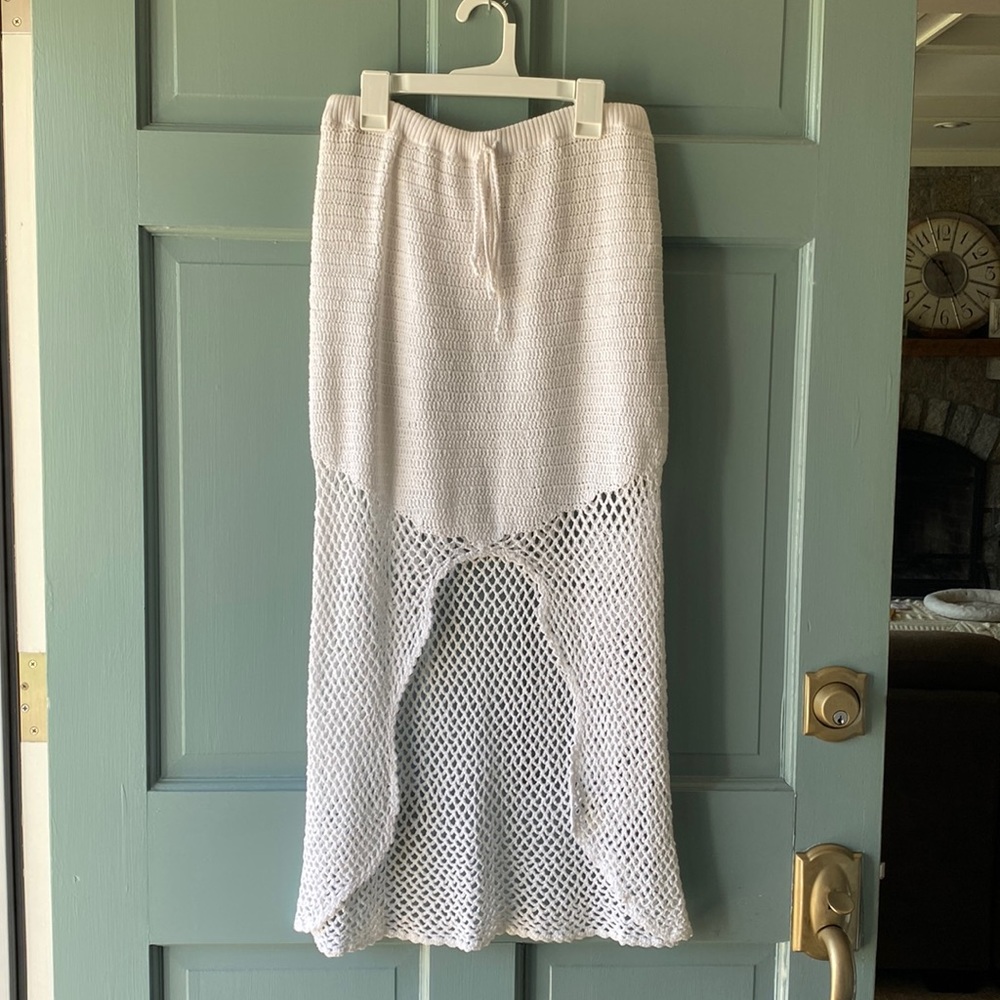 NWT-MINKPINK “knot me” crocheted hi-lo skirt